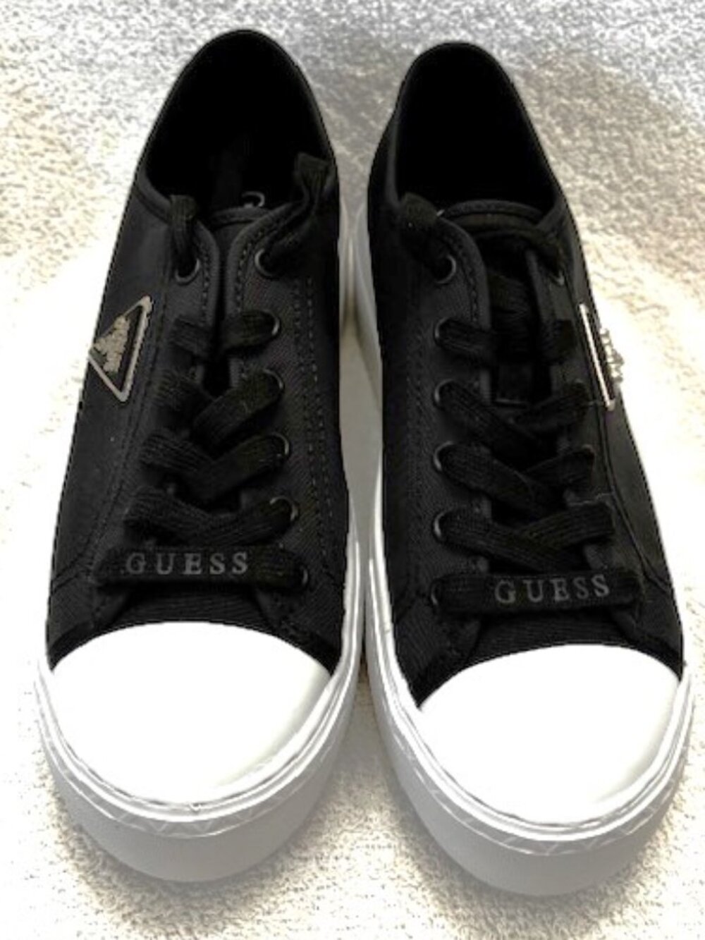 Guess Joezi black upper with white platform lace-up sneakers NWOT Women's Size 8